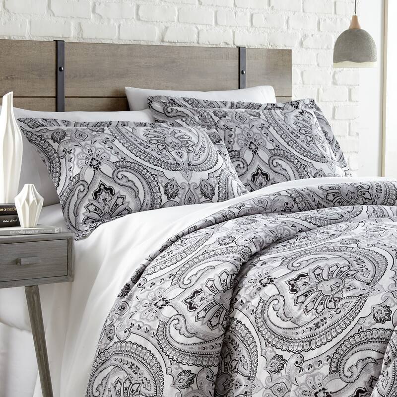 Vilano Plush All Seasons Pure Melody Paisley Down Alternative 3-piece Comforter - King - black - grey - 3 Piece