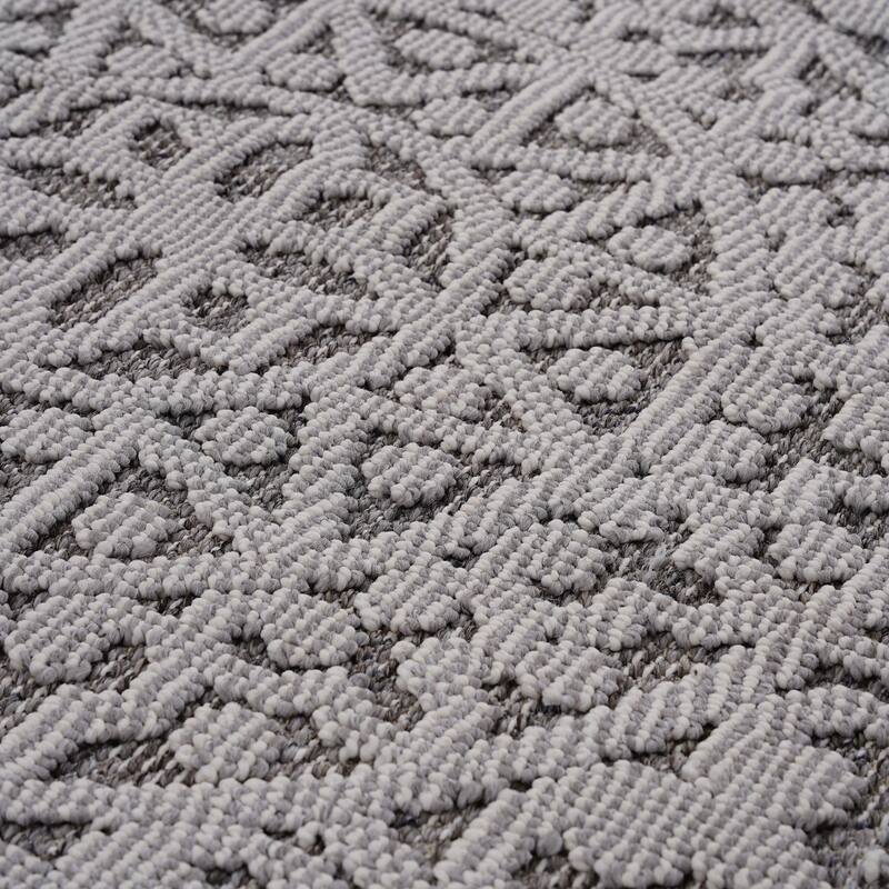 Guros Collection Gray / White / Medallion Indoor / Outdoor Non-Shedding Area Rug