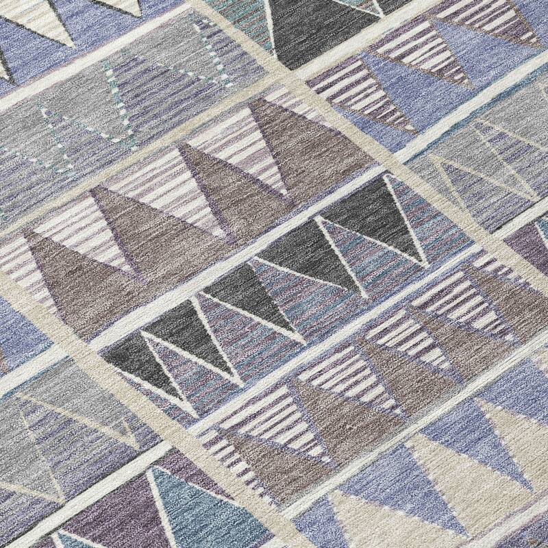 Machine Washable Indoor/Outdoor Casual Pennant Chantille Rug