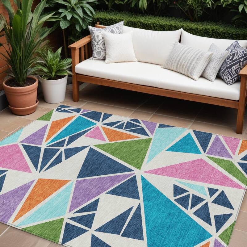 HomeRoots Geometric Transitional Rectangle Outdoor Rug - 10' X 14'