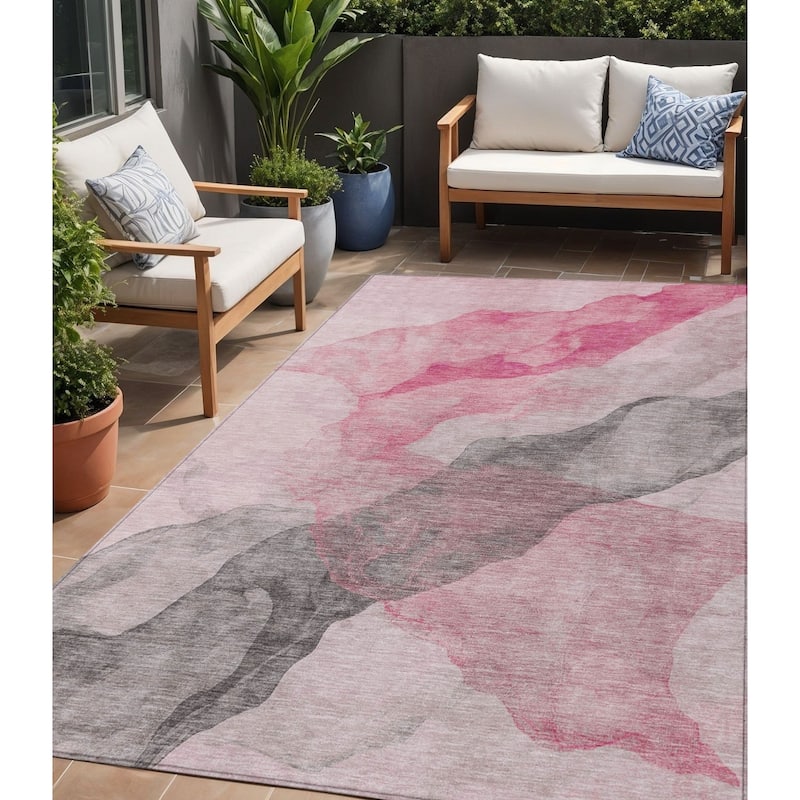 HomeRoots Abstract Transitional Rectangle Outdoor Rug - 5' X 8'
