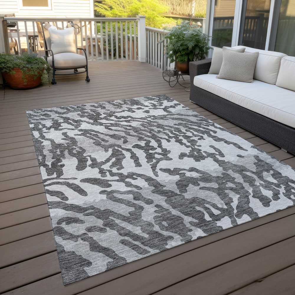 Machine Washable Indoor/ Outdoor Chantille Abstract Animal Print Rug