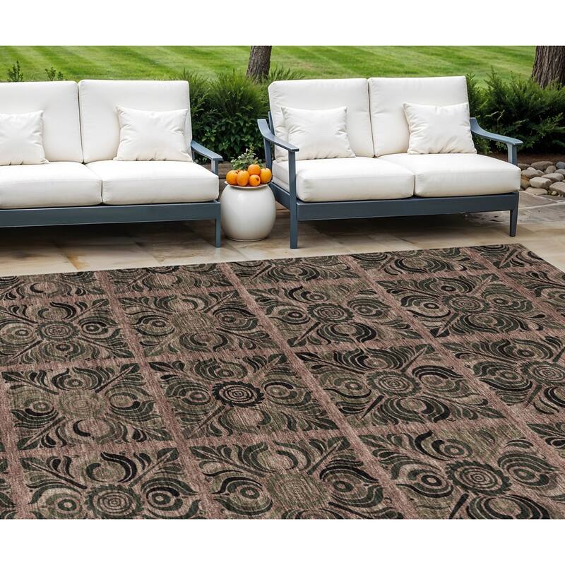 HomeRoots Medallion Transitional Rectangle Outdoor Rug - 9' X 12'