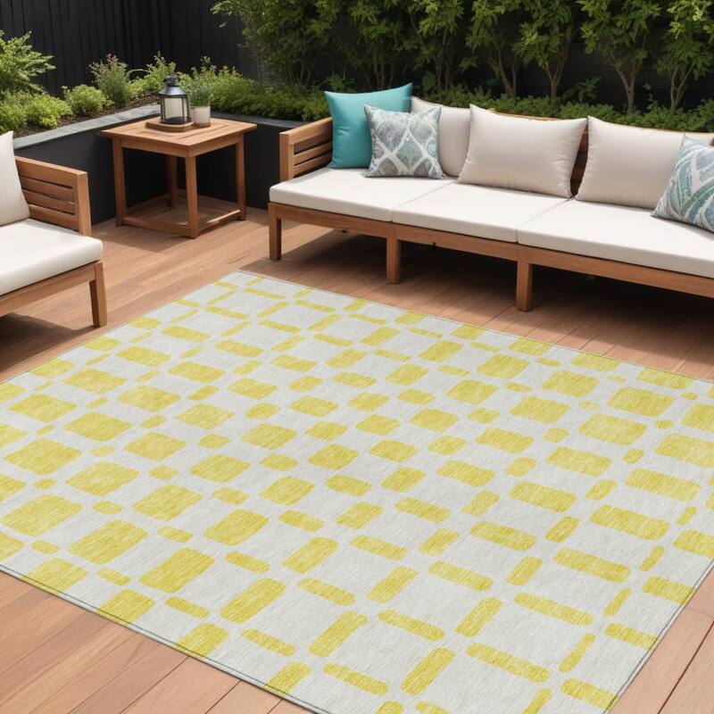 HomeRoots Geometric Transitional Rectangle Outdoor Rug - 10' X 14'