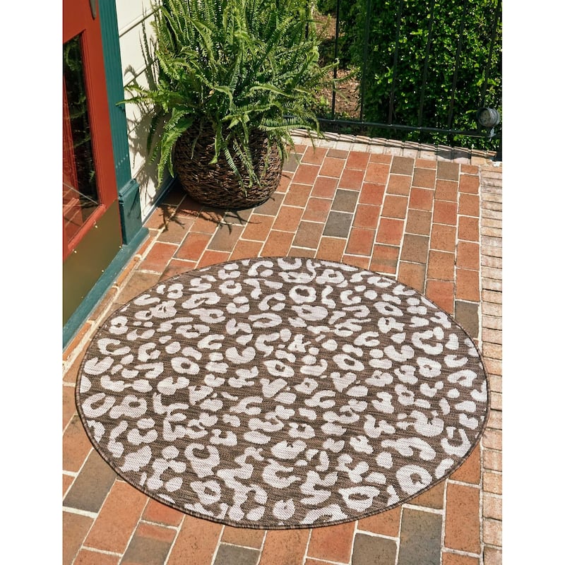 Outdoor Gallery Collection Area Rug - Brown - 13' Round