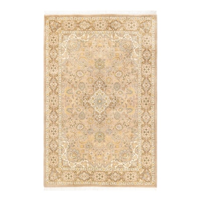 Overton Hand Knotted Wool Traditional Oriental Ivory Area Rug - 4' x 6'