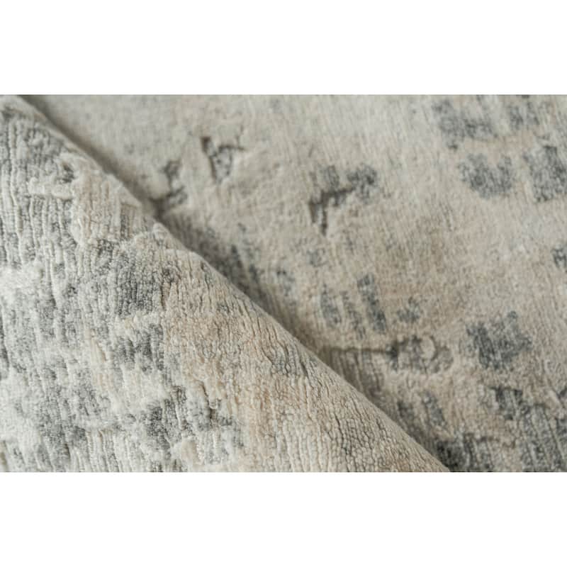 EXQUISITE RUGS Cosmo Hand-knotted Wool/Bamboo Silk White Area Rug.