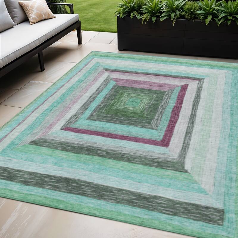 HomeRoots Geometric Transitional Rectangle Outdoor Rug - 5' X 8'