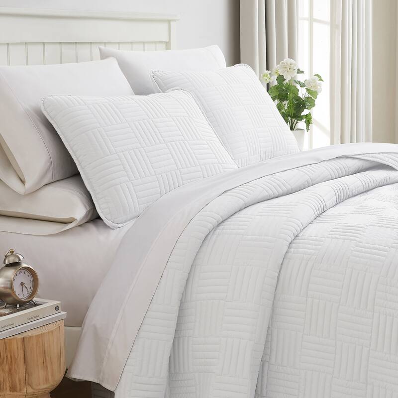 Southshore Fine Linens 3-peice Solid Grid Quilt and Sham Set