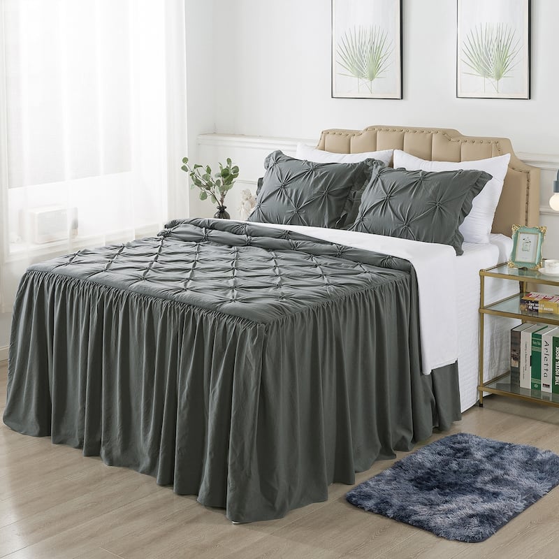 4 PCS Ruffle Skirt Bedspread Set with a Fluffy Rug