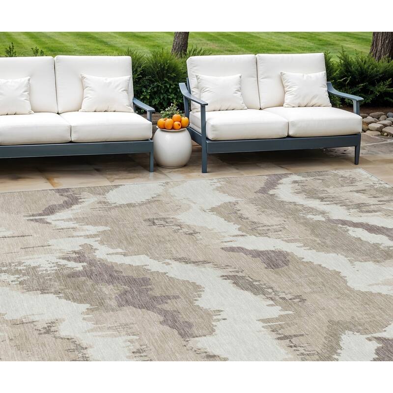 HomeRoots Abstract Transitional Rectangle Outdoor Rug - 10' X 14'