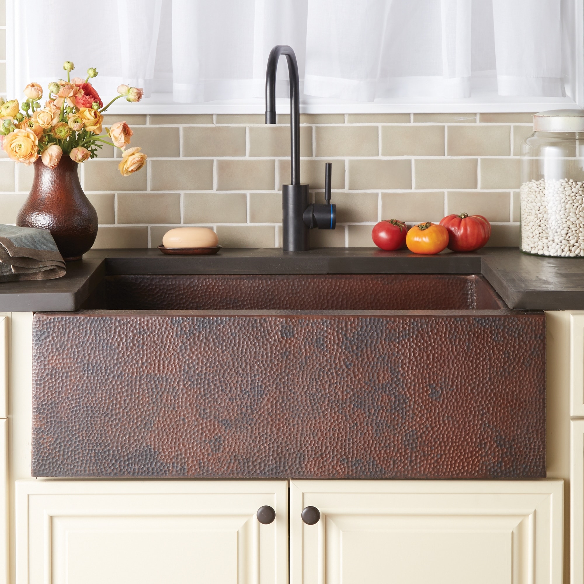 Pinnacle Hand-Hammered Copper 33-inch Farmhouse Kitchen Sink - 33 x 22 x 10.5