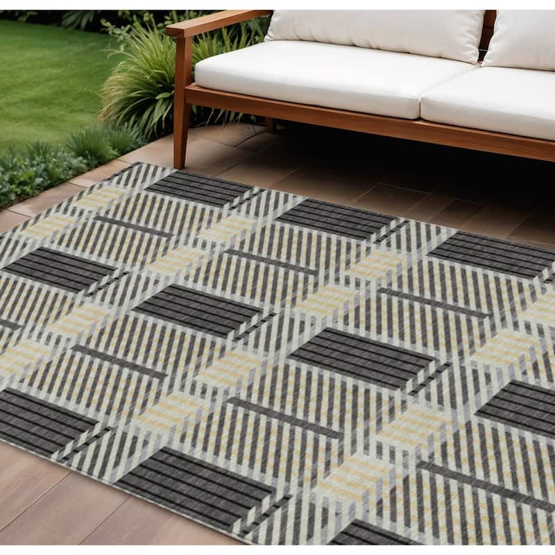 HomeRoots Plaid Transitional Rectangle Outdoor Rug - 10' X 14'