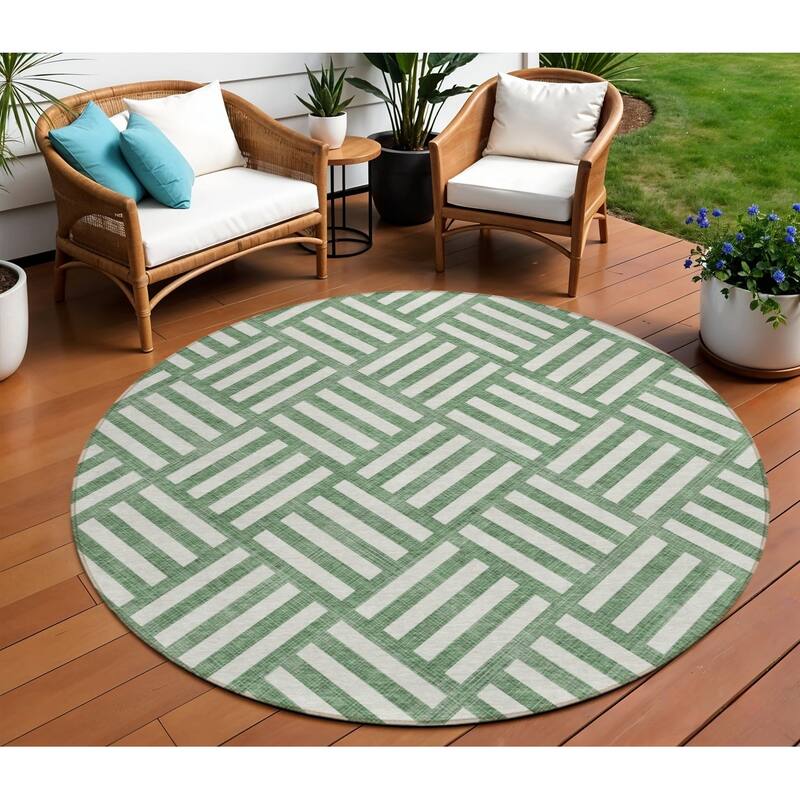HomeRoots Geometric Transitional Rectangle Outdoor Rug - 8' Round