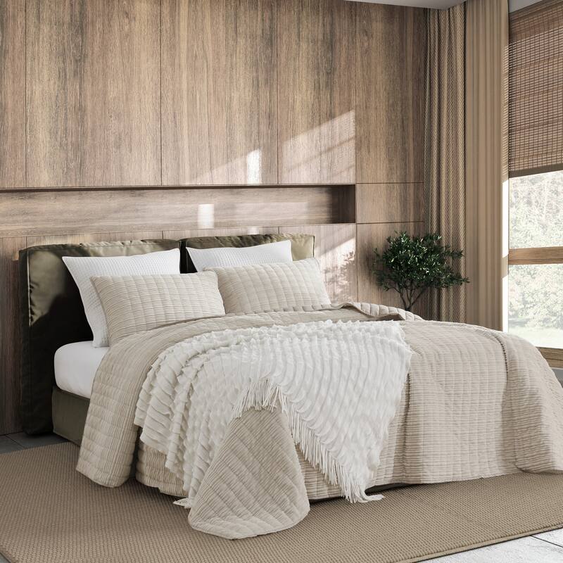 Wonderful Velvet 3 Piece Quilt Set