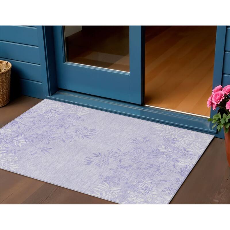 HomeRoots Floral Transitional Rectangle Outdoor Rug - 3' x 5'