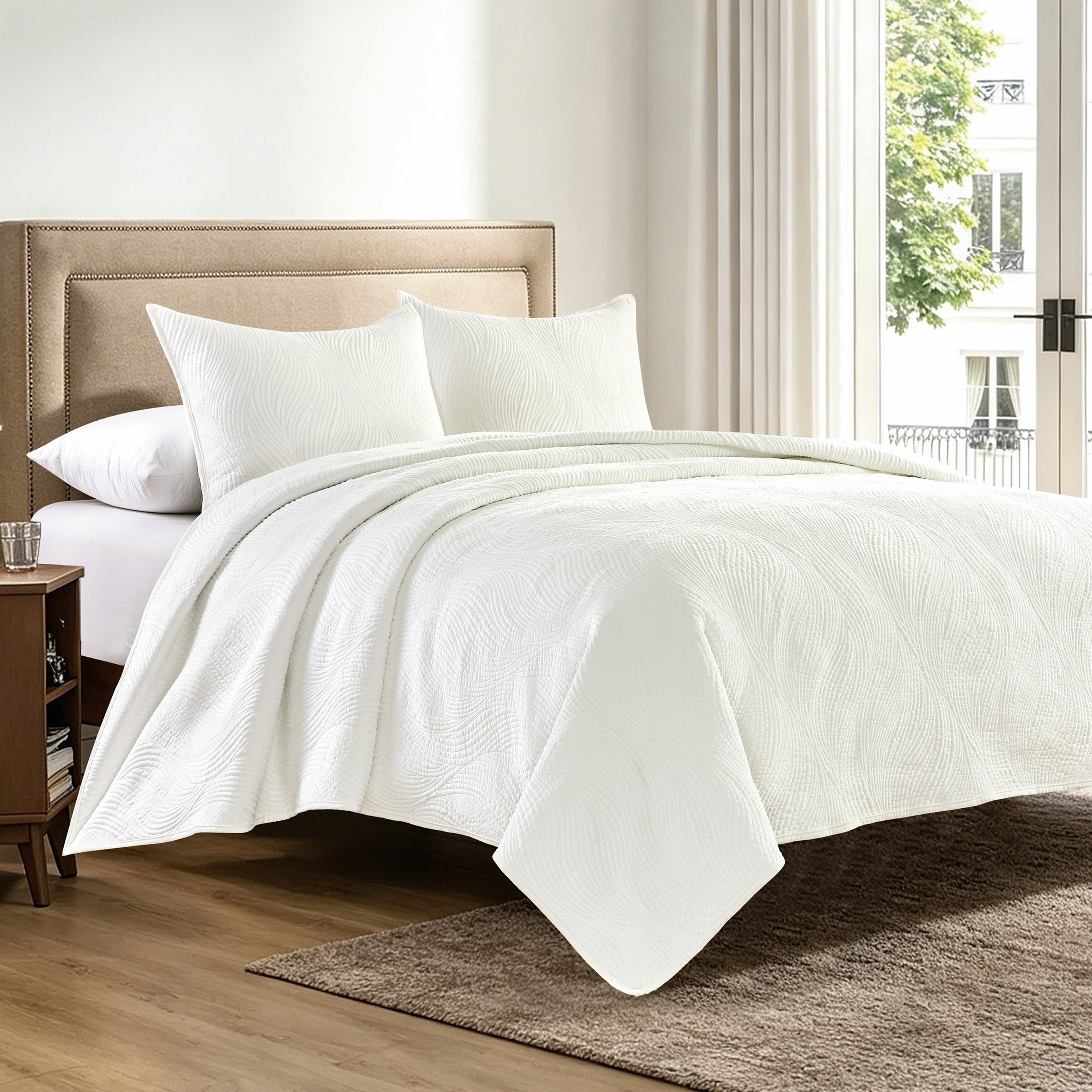 Pointehaven Scroll design Oversized Velvet 3 pc White Quilt Set, Full/Queen