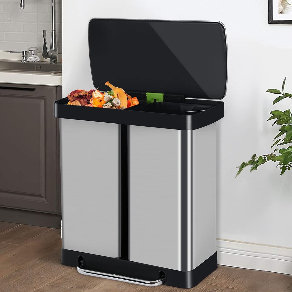 16 gallon store trash can