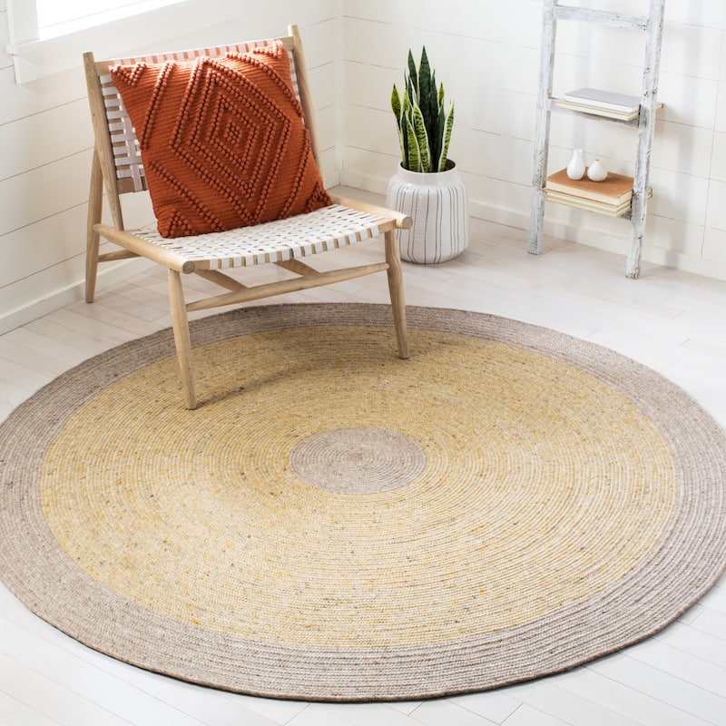 SAFAVIEH, Handmade Braided Sirlei Wool Rug
