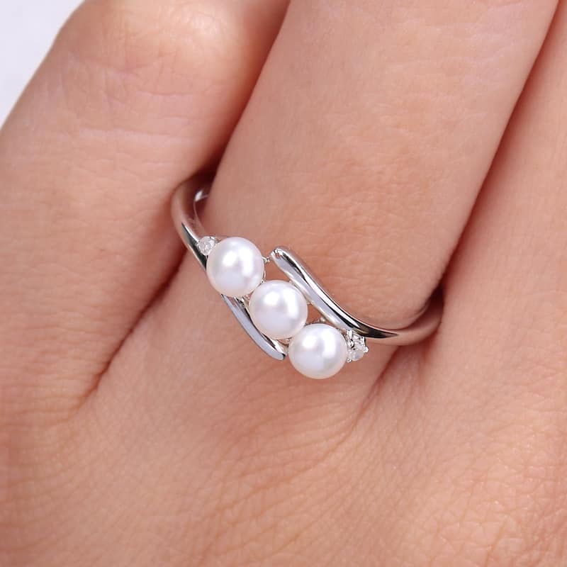 Miadora Sterling Silver Freshwater Cultured Pearl and Diamond Accent 3-Stone Bypass Ring (3.5-4mm)