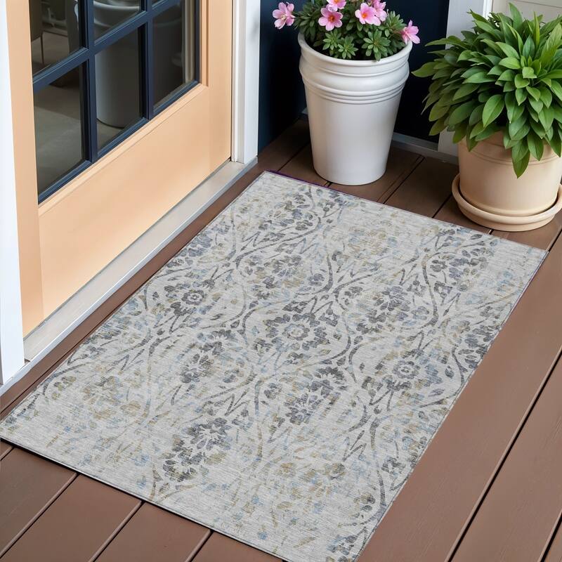 HomeRoots Floral Transitional Rectangle Outdoor Rug - 3' x 5'