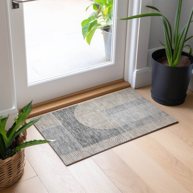 Machine Washable Indoor/ Outdoor Chantille Modern Deco Rug - Silver - 1'8" x 2'6"
