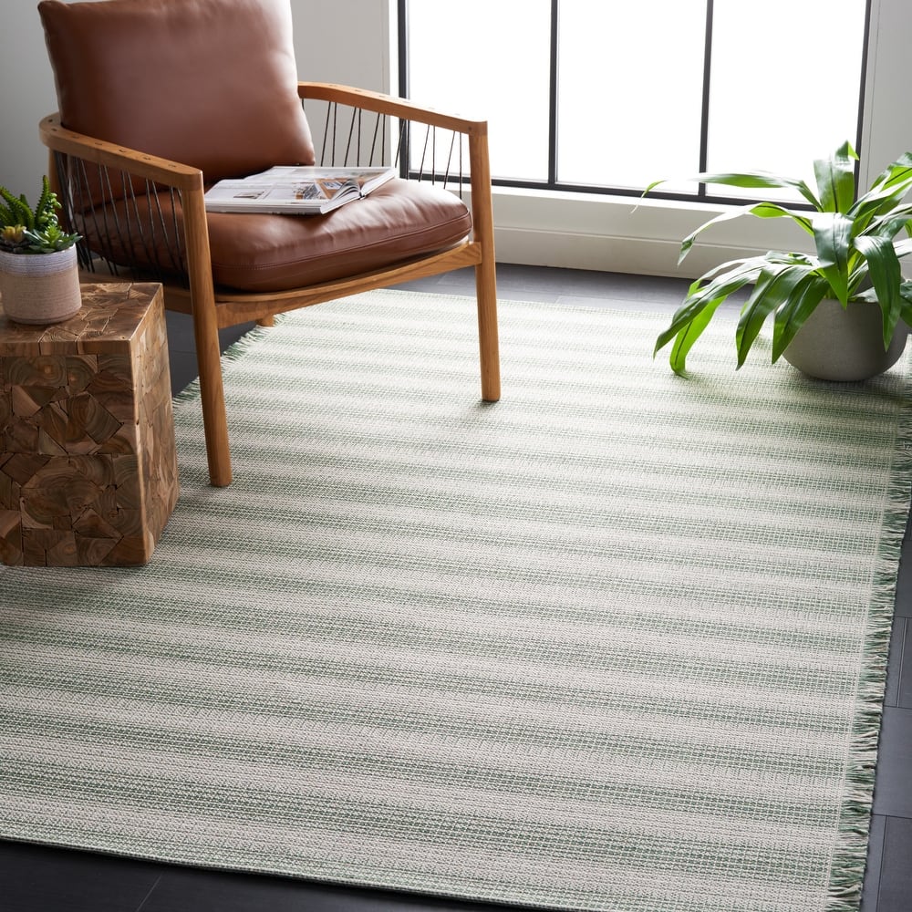 SAFAVIEH Augustine Armande Stripe Fringe Rug