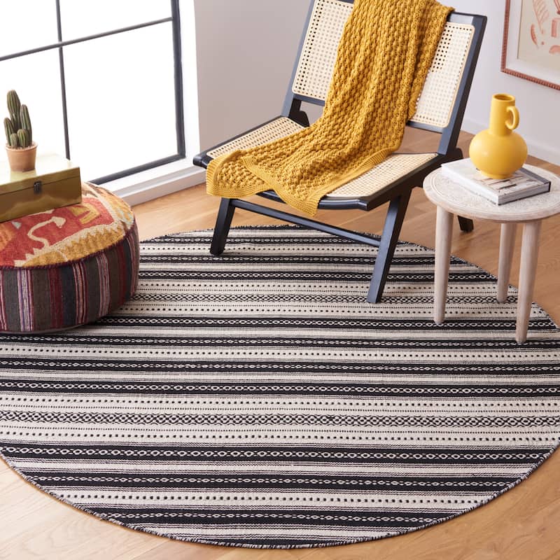 SAFAVIEH Handmade Montauk Quentin Farmhouse Stripe Rug - 6' Round - Black/Ivory