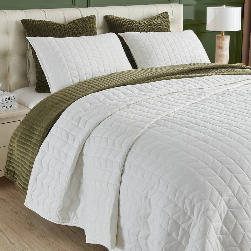 Wonderful Jacquard Quilt Set 3-Piece for All Seasons