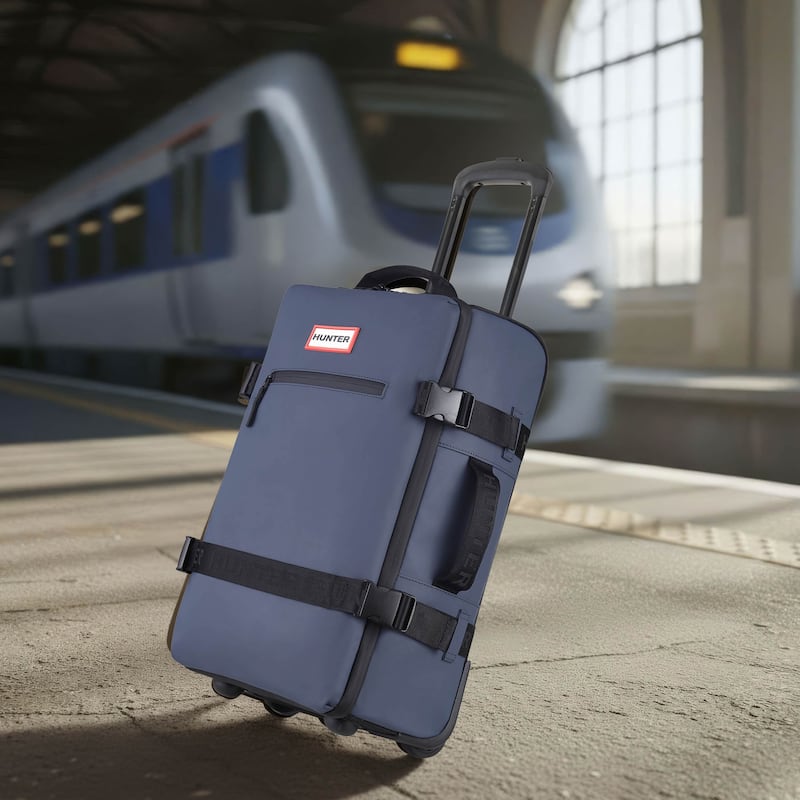 Hunter 21" Rolling Cabin Bag Carry-On Luggage - Dress Blue