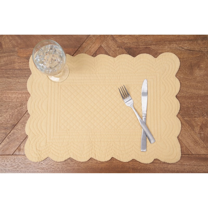 Yellow Quilted Scalloped Edge Dining Placemats Set of 6 All Seasons Spring, 13" x 19"