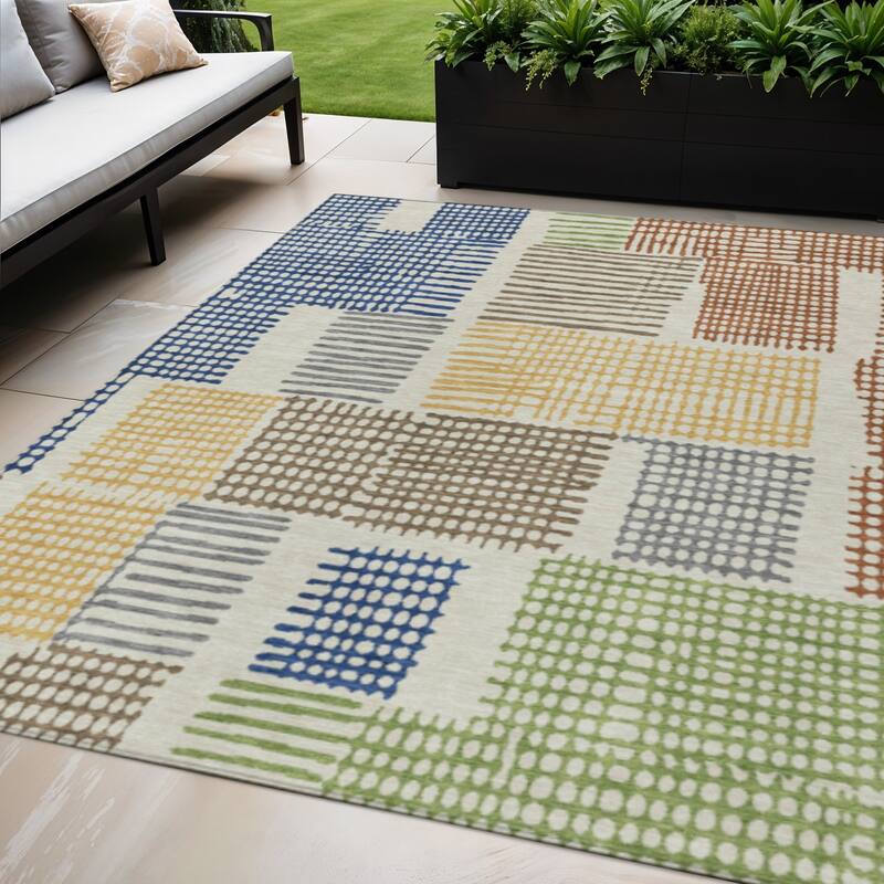 HomeRoots Geometric Transitional Rectangle Outdoor Rug - 5' X 8'