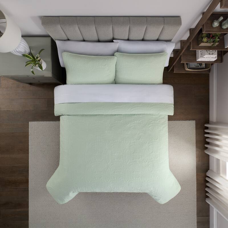 Traditions by Waverly Classic Medallion Pinsonic Quilted Solid Bed Set
