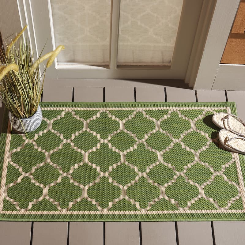 SAFAVIEH Courtyard Kristelle Indoor/ Outdoor Waterproof Patio Backyard Rug