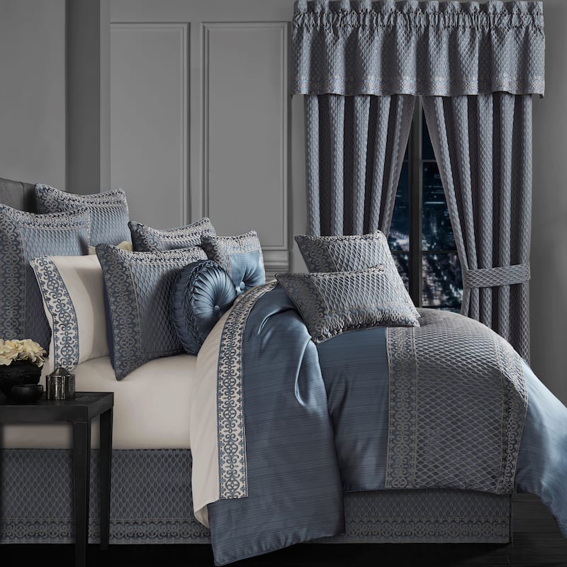 Five Queens Court Leah Tufted Round Decorative Throw Pillow