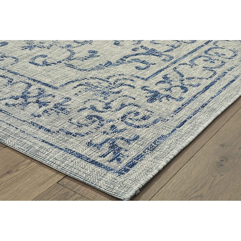 Sevita Medallion Indoor/Outdoor Rug