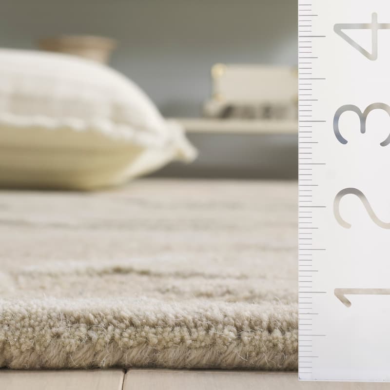 SAFAVIEH Handmade Ebony Teunie Wool Rug
