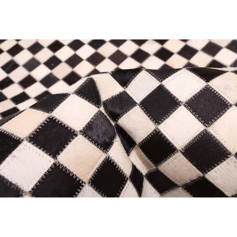 ECARPETGALLERY Handmade Cowhide Patchwork Black, Cream Leather Rug - 5'1 x 8'0