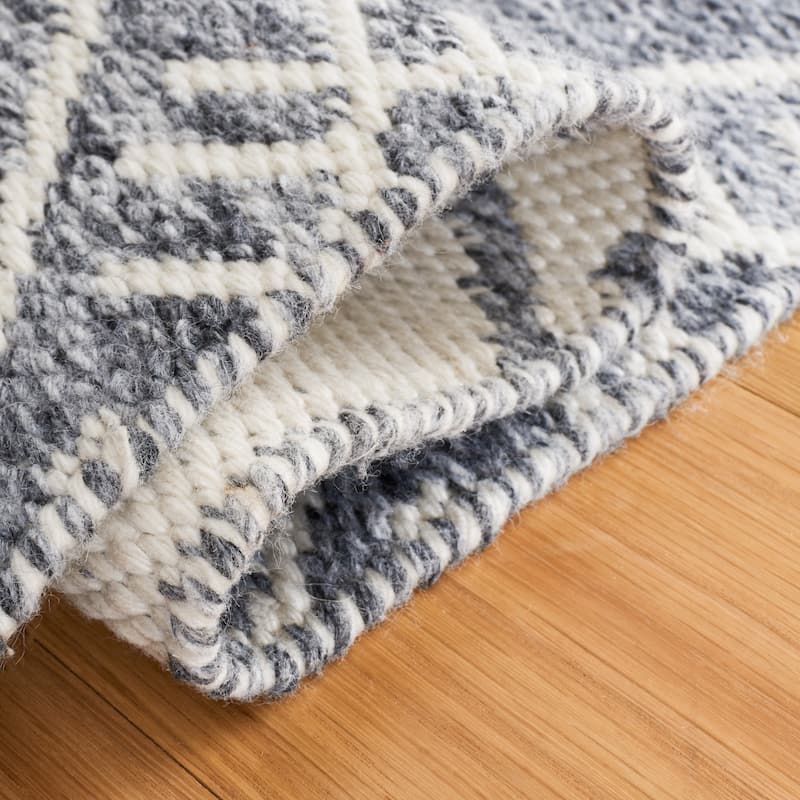 SAFAVIEH Kilim Trina Moroccan Diamond Rug