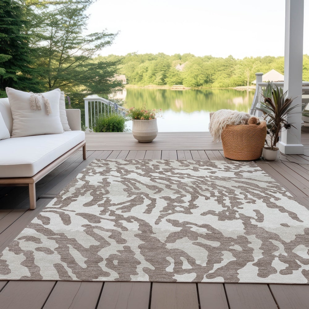 Machine Washable Indoor/ Outdoor Chantille Animal Print Abstract Rug