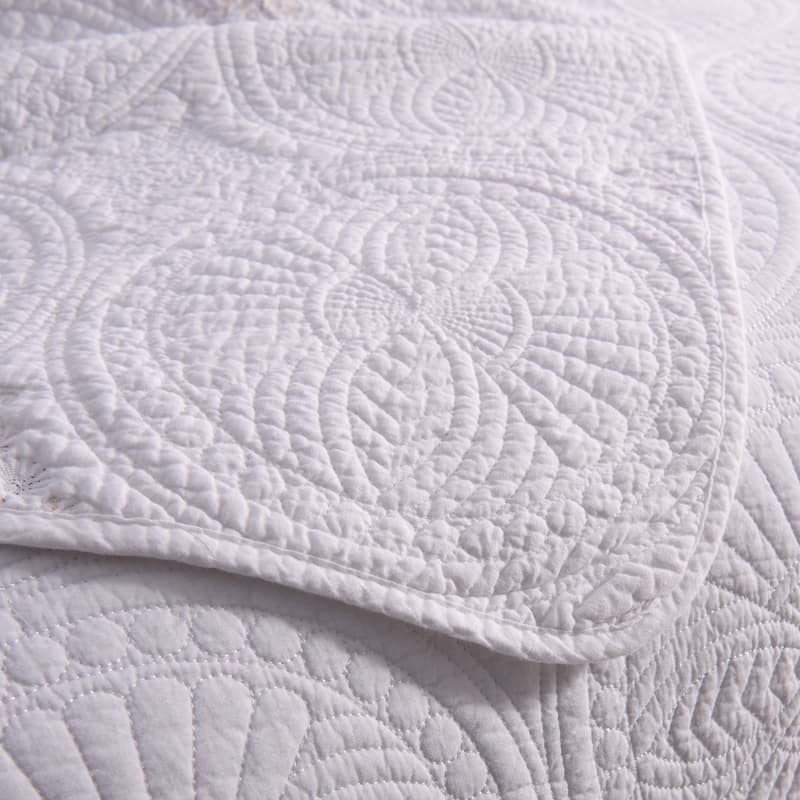 S&S Classic Medallion 3 Piece Cotton Quilt Set