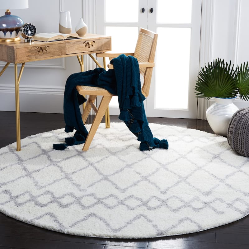 SAFAVIEH Berber Shag Ilmie Light Grey/Cream Rug - 6'7" Round - Ivory/Light Grey