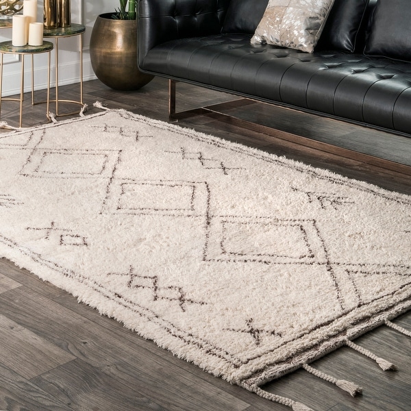 nuLOOM Lance Wool Contemporary Geometric Tassel Handmade Area Rug. Opens flyout.