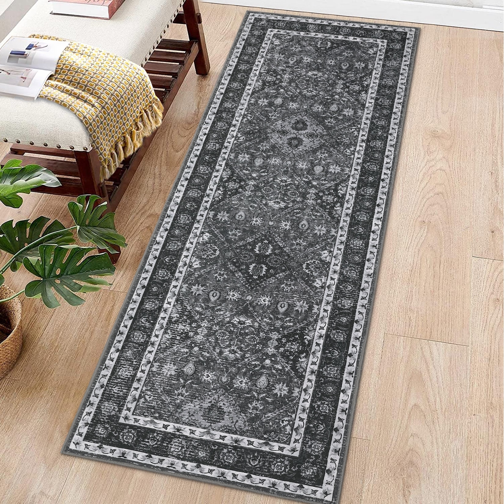 Garvee Distressed Oriental Machine Washable Rug