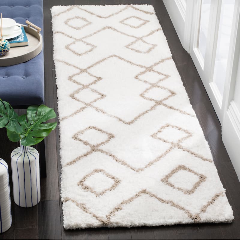 SAFAVIEH Handmade Toronto Shag Shaniqua Polyester Rug - 2'3" x 8' Runner - Ivory/Silver
