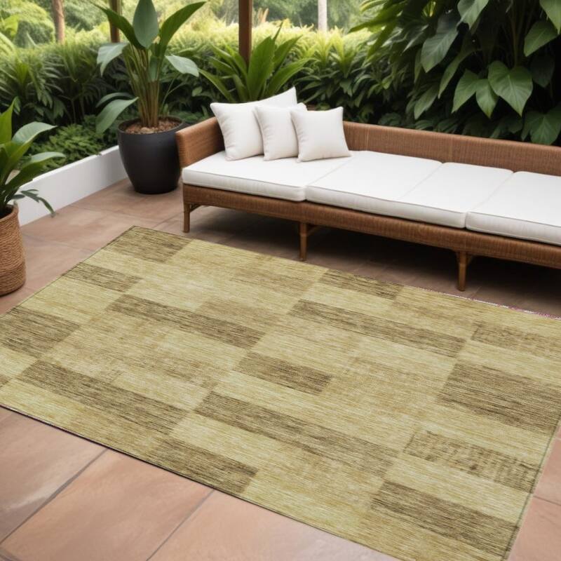HomeRoots Geometric Transitional Rectangle Outdoor Rug - 10' X 14'