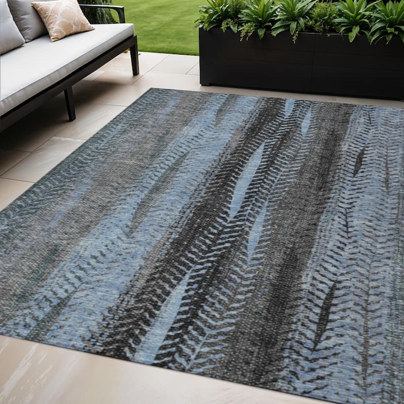 HomeRoots Botanical Leaves Transitional Rectangle Outdoor Rug - 5' X 8'