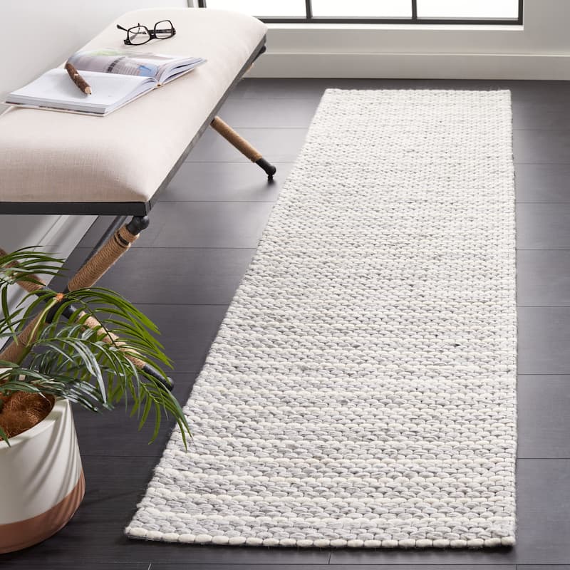 SAFAVIEH Handmade Marbella Sabire Modern Wool Rug - 2'3" x 8' Runner - Grey/Ivory