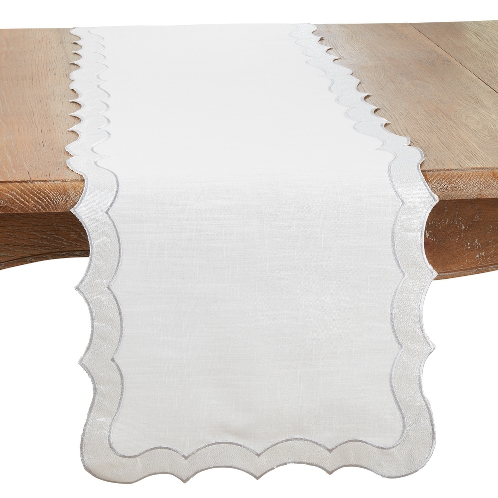 Charming Scallop Trim Table Runner