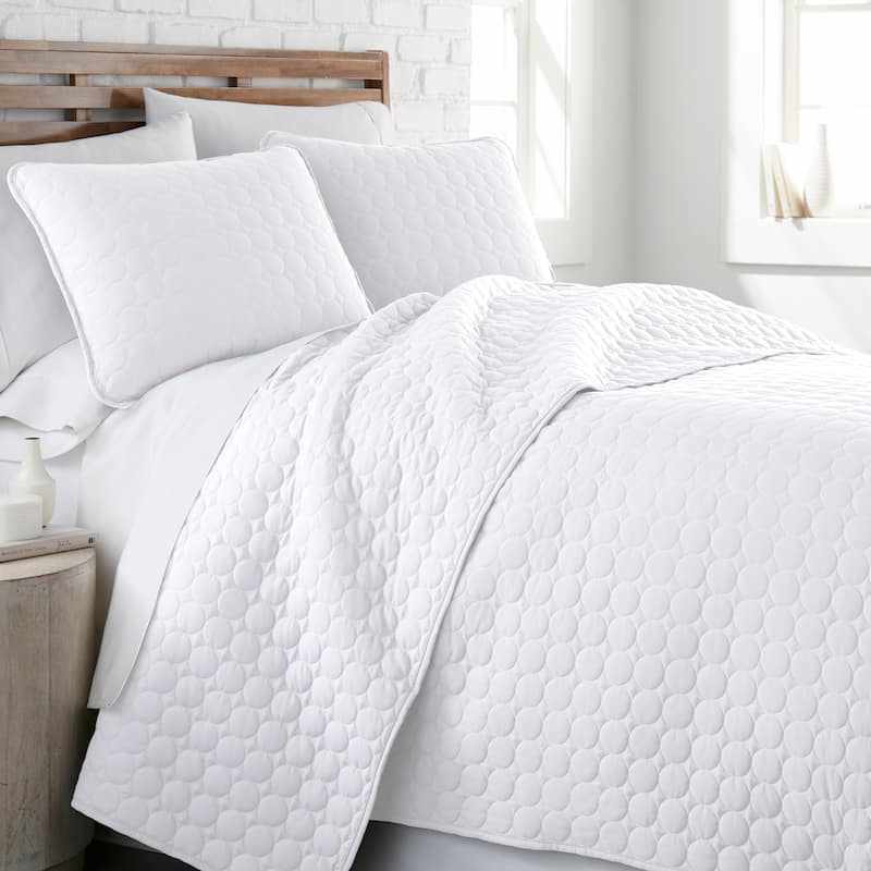 Vilano Ultra-Soft Lightweight 3-piece Quilt and Sham Set - White - King - Cal King